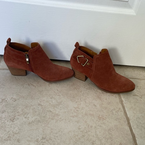 FRANCO SARTO Suede size 7 Franco Sarto 1 1/2” heel burnt orange booties - Picture 2 of 5